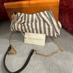 Antik Kraft Crossbody Bag